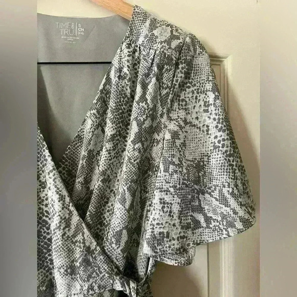 EUC Time & Tru Snakeskin Gray Midi Women’s Size Small (4-6) - Picture 3 of 9